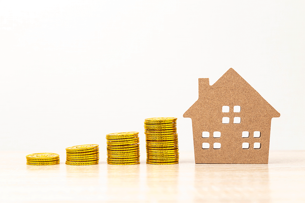 VOXFIN mortgage broker comparing refinancing deals to help clients reduce loan costs